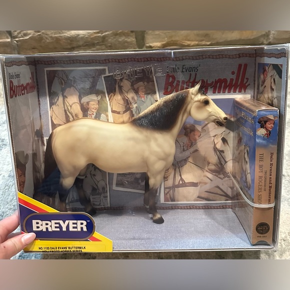 Dale Evans Buttermilk Breyer Hollywood Horse Series - Picture 1 of 11